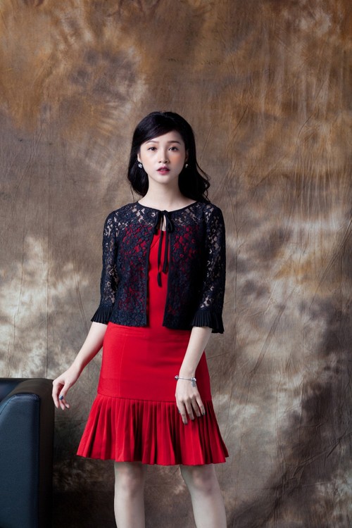Váy đơn sắc tạo nét cuốn hút, tươi trẻ mùa hè - Báo An Giang Online