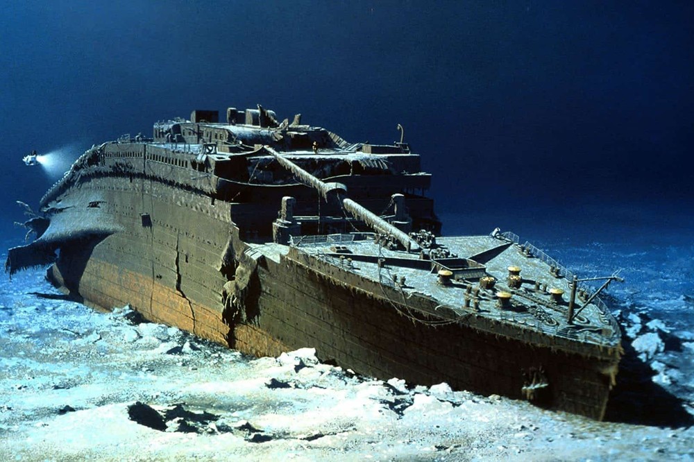 Khám phá tàu Titanic dưới đáy đại dương giá hơn 2,2 tỷ đồng