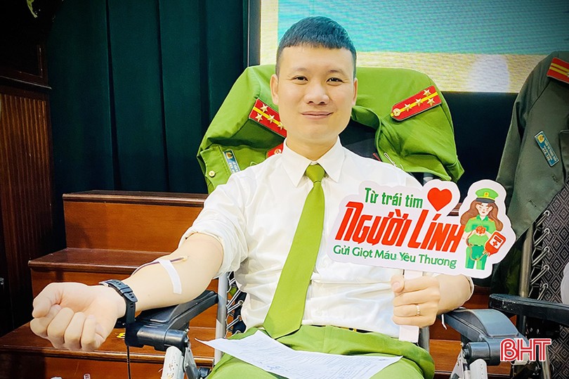 ảnh 2 - Đại úy Vũ Văn Nam hướng tới mục tiêu sẽ hiến máu thêm nhiều lần nữa để góp phần giúp những người cần máu kéo dài sự sống.jpg