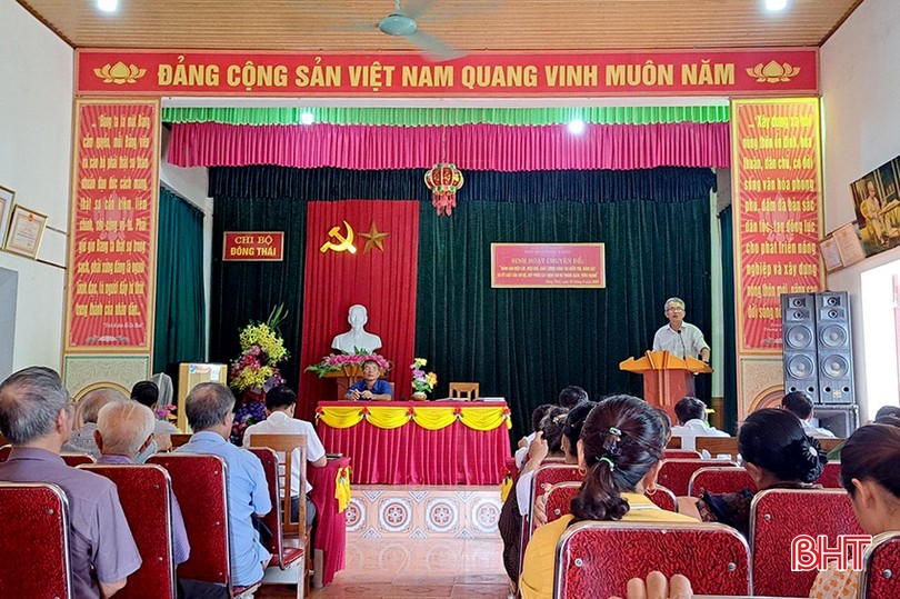 Chi bộ thôn Đông Thái (xã Tùng Ảnh - Đức Thọ) sinh hoạt chuyên đề “Tổng Bí thư Trần Phú - nhà lãnh đạo xuất sắc của Đảng và cách mạng Việt Nam”.