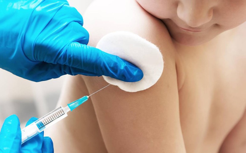 Biện pháp hữu hiệu nhất là tiêm phòng vaccine rubella để phòng bệnh.