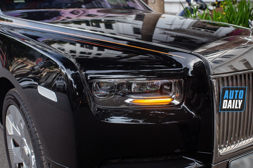 Bắt gặp Rolls-Royce Phantom VIII Series II độc nhất Việt Nam, giá dưới 20 tỷ