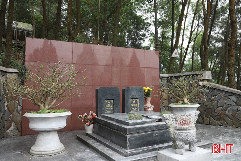 Phần mộ của hai cụ thân sinh đồng chí Trần Phú được tìm thấy ở tỉnh Quảng Ngãi và đưa về an táng tại quê hương Đức Thọ.