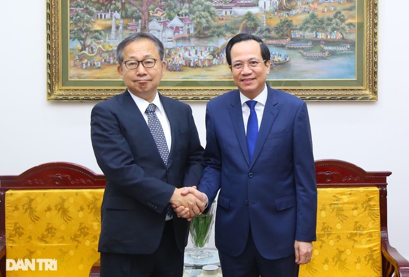 Đại sứ Yamada Takio tới thăm, chào Bộ trưởng Đào Ngọc Dung khi kết thúc nhiệm kỳ công tác tại Việt Nam (Ảnh: Gia Đoàn).