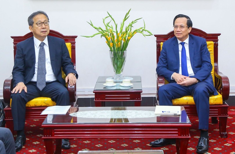 Bộ trưởng ghi nhận Đại sứ Nhật đã có nhiệm kỳ thành công tốt đẹp tại Việt Nam (Ảnh: Gia Đoàn).
