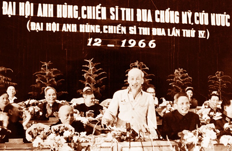 Chủ tịch Hồ Chí Minh phát biểu tại Đại hội Anh hùng, chiến sĩ thi đua lần thứ IV ở Hà Nội (tháng 12/1966), . Ảnh tư liệu TTXVN.